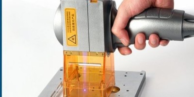 手持式光纖激光打標(biāo)機(jī)