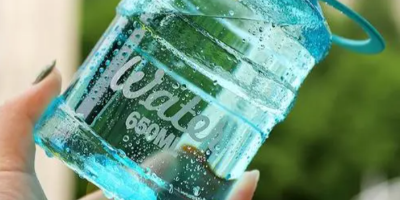 塑料激光打標(biāo)機(jī)打標(biāo)中可吸收多余熱量對材料不會造成損傷